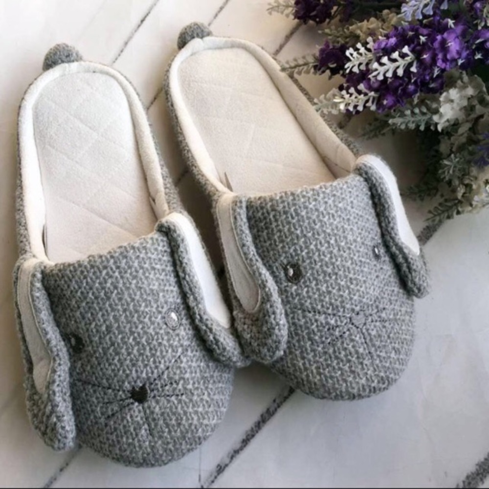 NWT bunny memory foam home slippers super cute 5⭐️